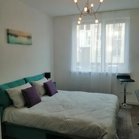 Apartment чудова, стильна студія біля вднг *